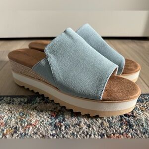 Toms Diana Sandal in Pastel Blue, Size 9, New.